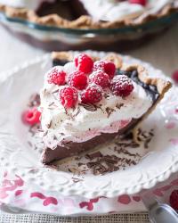 Chocolate Raspberry Cream Pie 🍫🍓