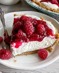 Raspberry Cream Pie 🥧💕