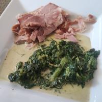 Boiled meat with spinach and cream
