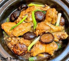 Braised Chicken Wings with Shiitake Mushrooms in Oyster Sauce 蠔油冬菇炆雞翼