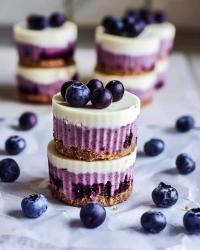 Raw White Chocolate Blueberry Mini Cheesecakes  🍰💜