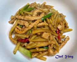 Spicy Shredded Pork and Potatoes in Oyster Sauce 薯仔炒豬肉絲