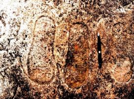 Footprints of ancient deities coming from the sky?
