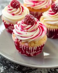 Raspberry Swirl Cupcakes 😍🧁