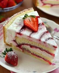 Fraisier Cake dessert  🍓🍰