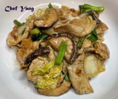 Sautéed Shiitake Mushrooms with Pork 香菇肉片炒白菜