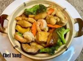 Claypot Shrimp, Chicken and Tofu with Vegetables