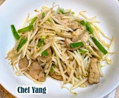 Stir-Fried Pork Loin with Bean Sprouts