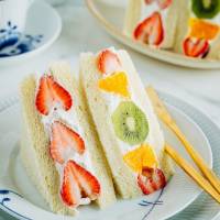 Japanese Fruit Sandwich (Fruit Sando) フルーツサンド (with Video)