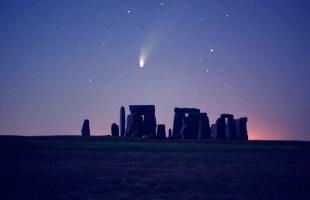 Ancient terrestrial sites show important astronomical configurations