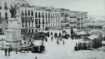 Cagliari: Il vecchio mercato nel largo Carlo Felice. Anno 1906
