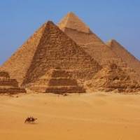 Egyptian pyramids: how and in how many years ?