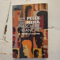 Italian book pelle nera maschere bianche 