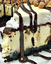 Hot Fudge Sundae Brownie Cheesecake 🍫🍰