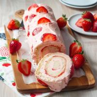 Strawberry Cake Roll dessert 🍓🍰