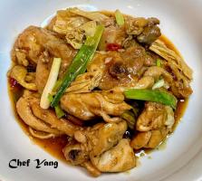 Braised Chicken with Bean Curd 枝竹燜雞