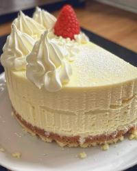 White Chocolate Mousse Cake 🍫