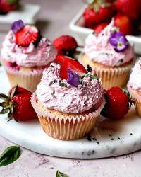 Strawberry Cardamom Cupcake dessert  🍓🧁