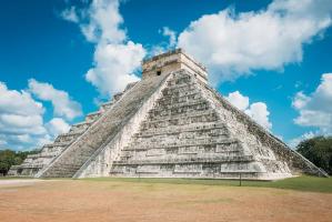The Maya between mysteries and prophecies