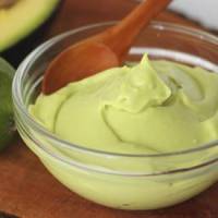 Maionese di avocado: gustosa, sana, vegetariana e adatta alla dieta