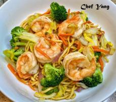 Stir-Fried Shrimp with Noodles