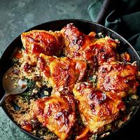 Chicken with onion marmalade and rice