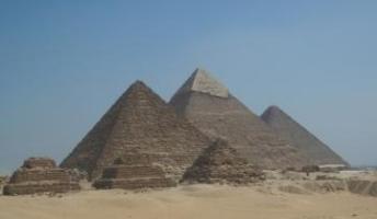 Value of π and precession of equinoxes in the pyramids of Teotihuacán and Giza