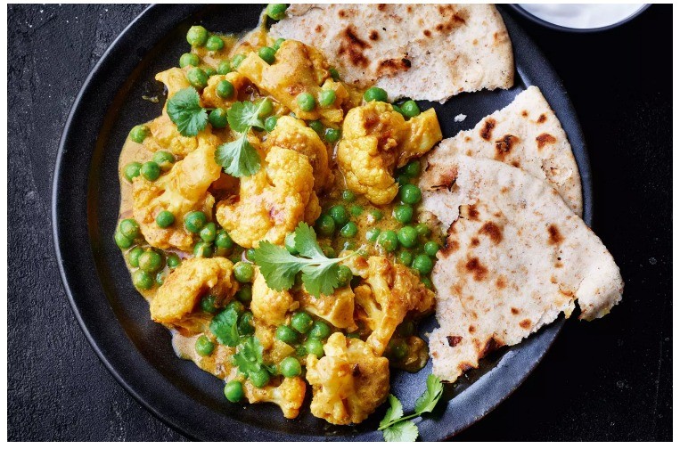 Creamy cauliflower & pea korma • Neperos