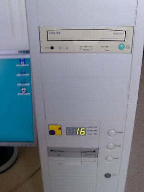 Close up of system front showing the CD-R, floppy and controls.