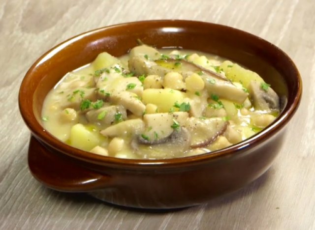 Zuppa: Zuppa di ceci con funghi e patate cremosa (con video)