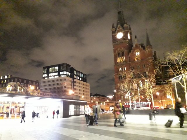 Kings cross square by night