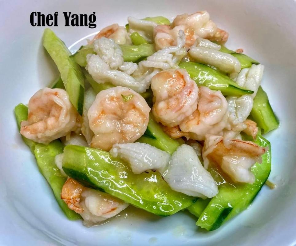 Sautéed Shrimp and Squids with Cucumber