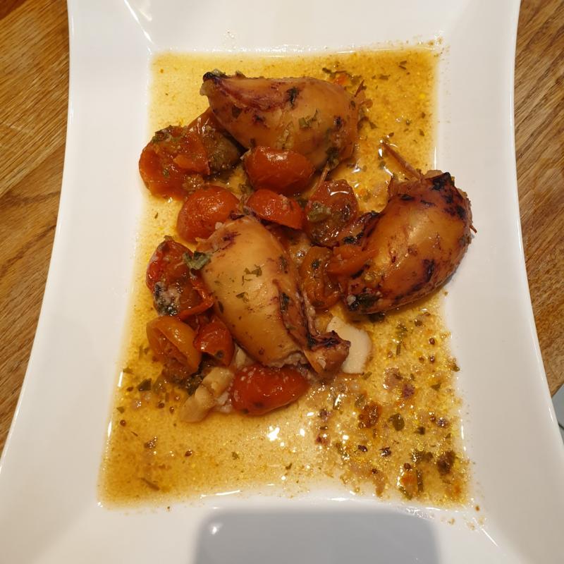 Squid with tomatoes 