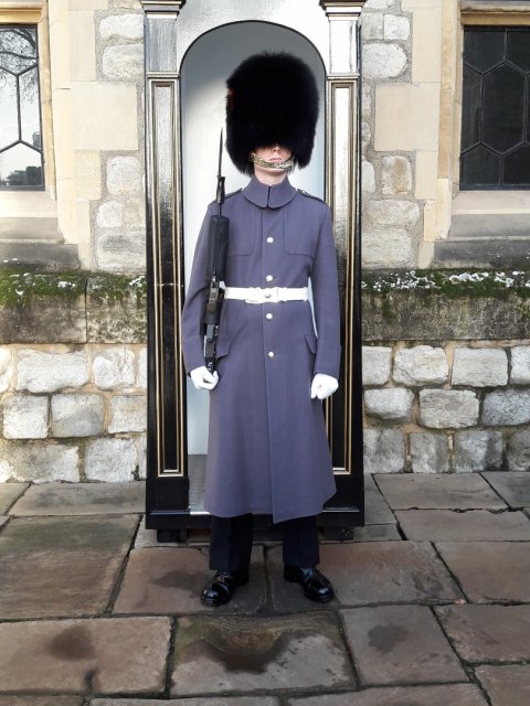Like Buckingham Palace, also the Tower of London is well protected by Royal Guards.