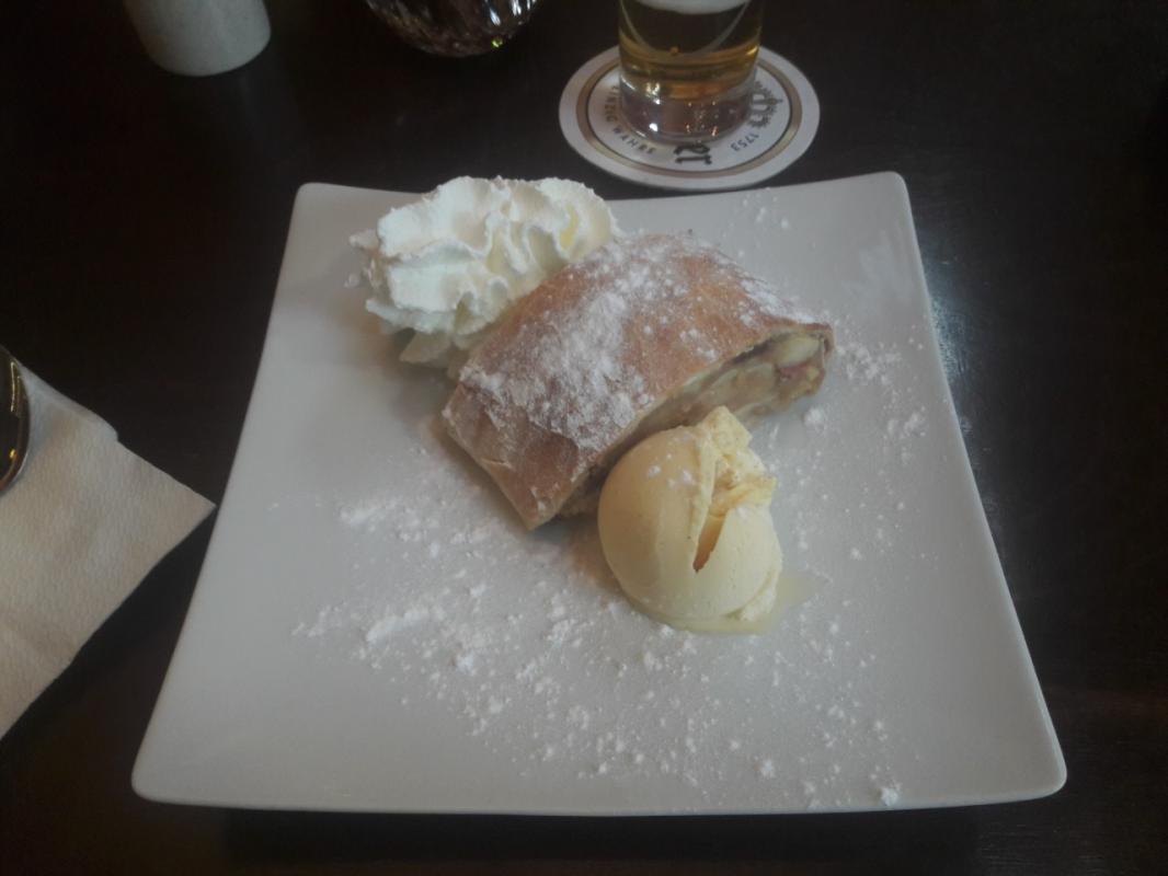 The famous Amsterdam's Apple strudel with ice-cream. Yummi :)