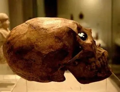 Proto-writing and cranial deformation of the Paracas civilization