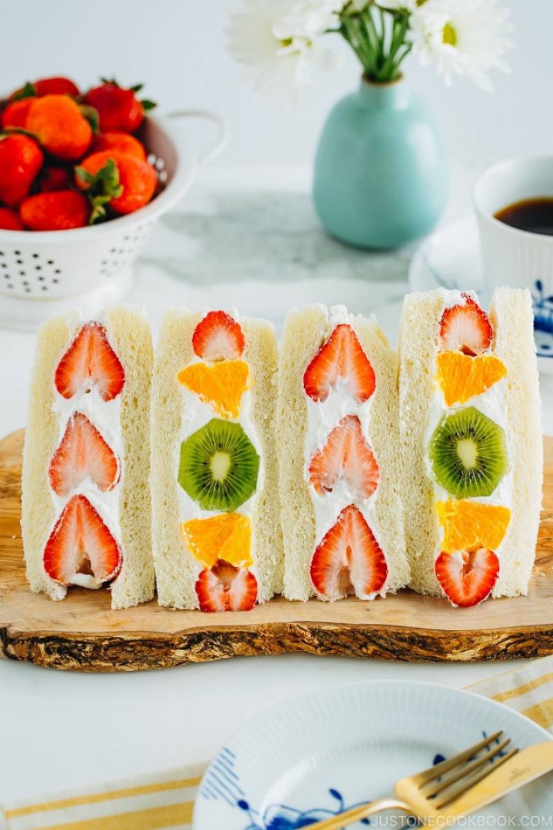 Japanese Fruit Sandwich (Fruit Sando) フルーツサンド (with Video)