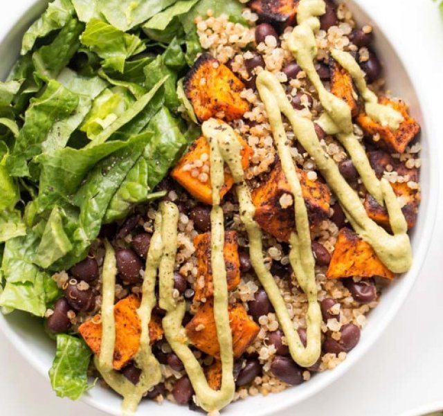 This amazing Chili-Roasted Sweet Potato + Black Bean Quinoa Salad is the PERFECT lunch or dinner. Pa