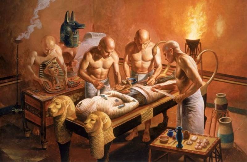 Illustration: embalming process in the ancient Egypt.