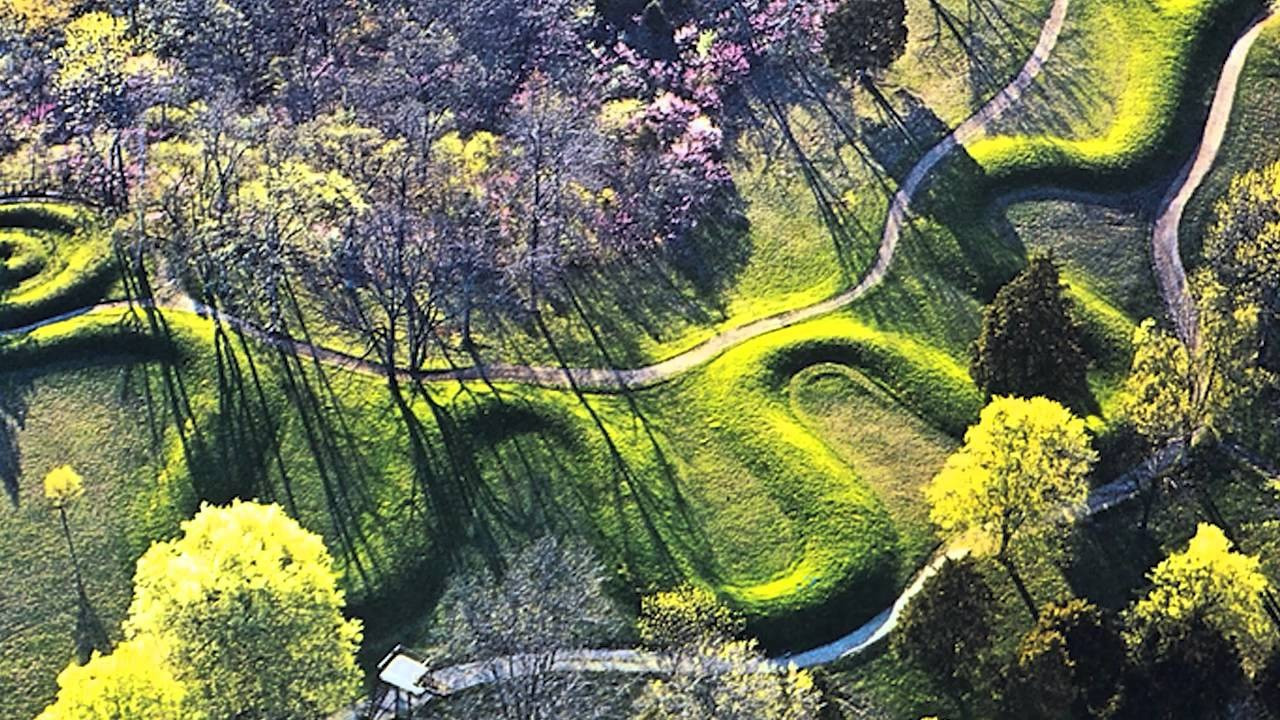 Who built the Great Serpent Mound and why? Debate on its dating