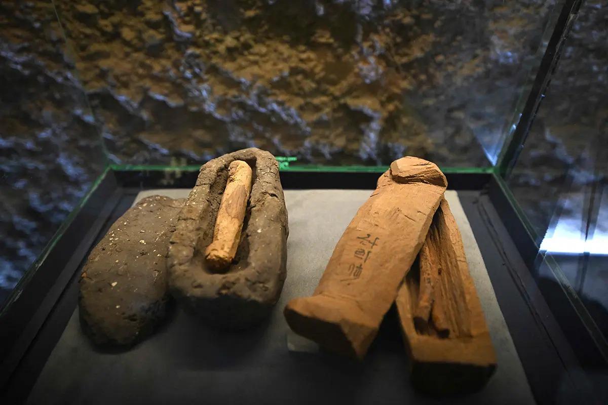 Discovered in Luxor Ancient Tombs and Funerary Wells • Neperos