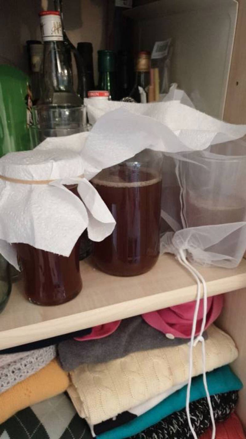 Here there is a new glass for a new scoby and a jar to start a scoby hotel 