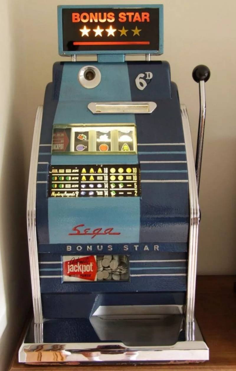 An early Slot Machine from SEGA