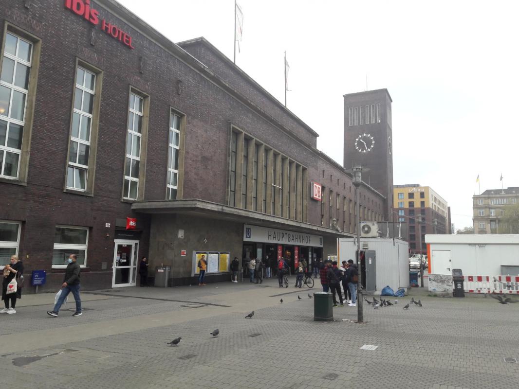 The train main station (Düsseldorf Hauptbahnhof)