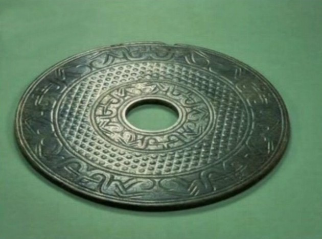 The mysterious origin of the “Bi Discs” of Jade and the “Dopra Stones”