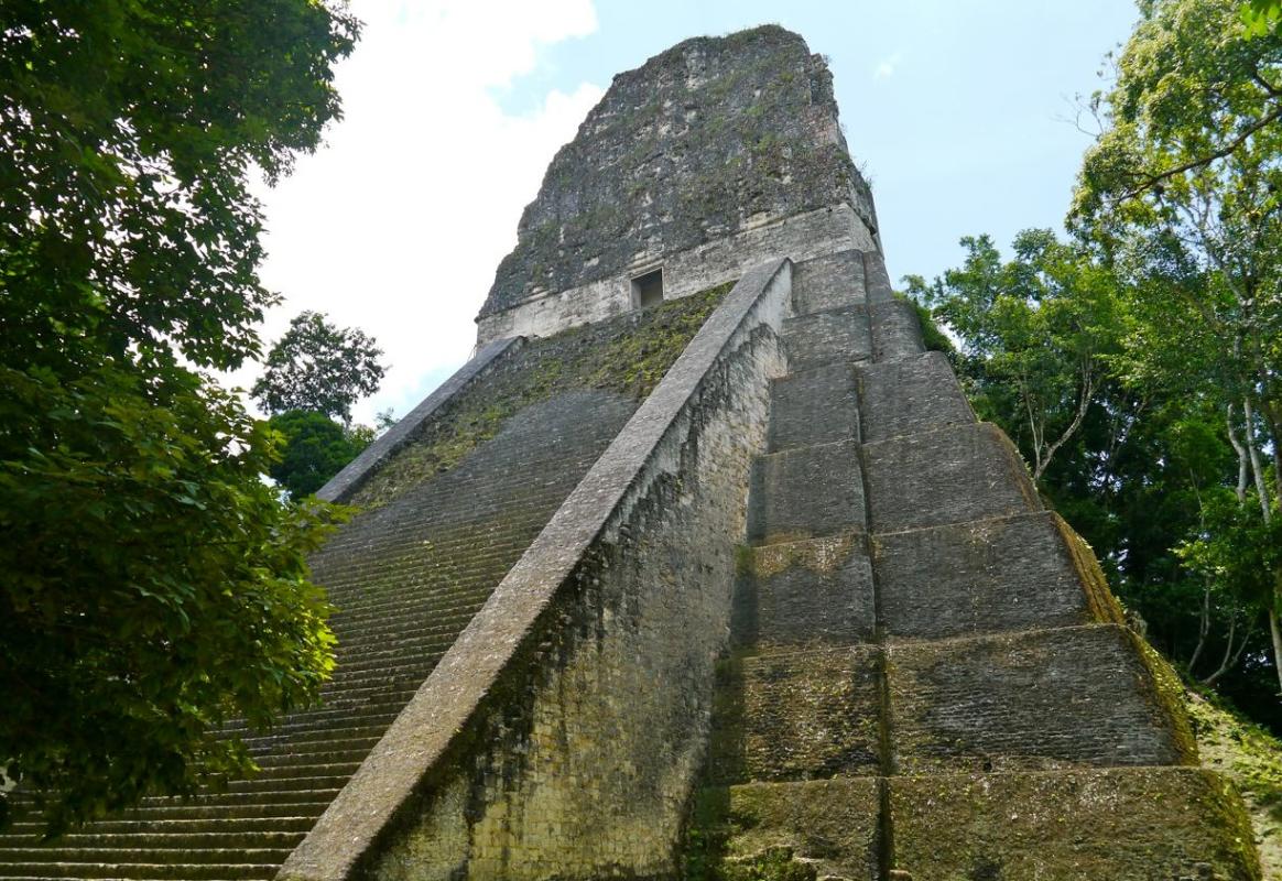 The magnificence of Tikal, ancient Mayans capital, and the cult of Kukulcán