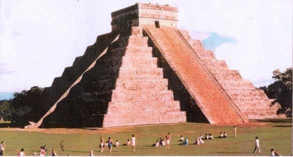 Pyramid of Chichenitza (Equinox phenomenon of light and shadow on March 21 and September 21)