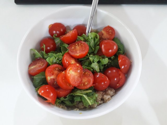 Couscous with Tomatoes and Rocket: Easy Workplace Preparation