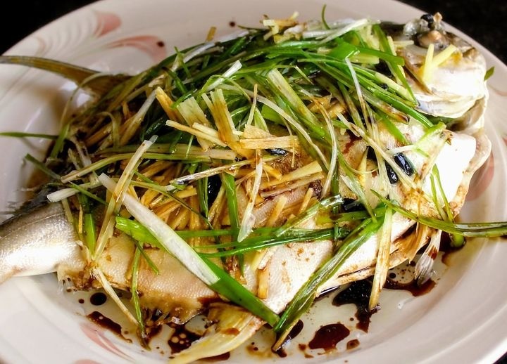 Streamed Yellow Pomfret with ginger and scallions (Gluten-free cooking)