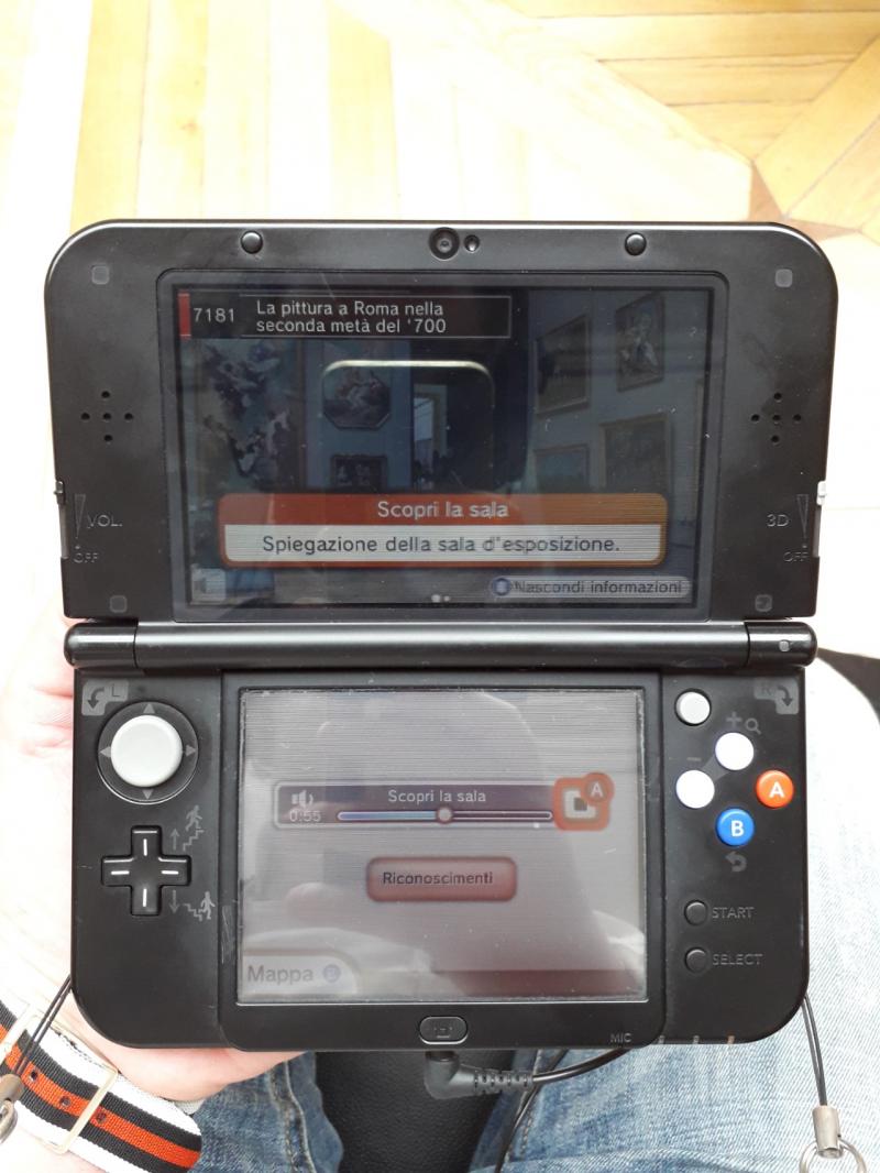 Nintendo DS with the Louvre App